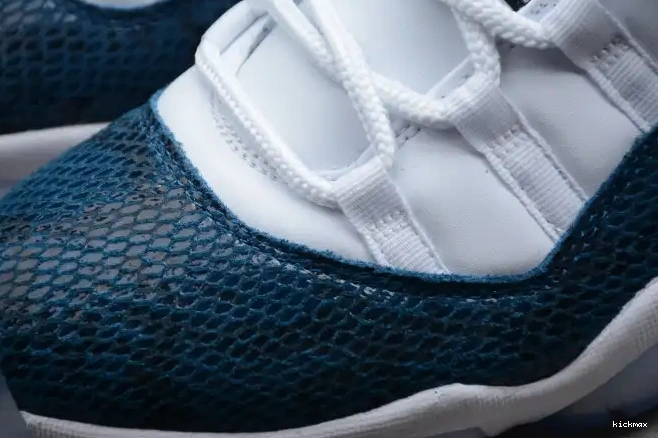 Cheap MAX Snakeskin Blue Navy CD6846-102 Low Jordan Air 11 0413